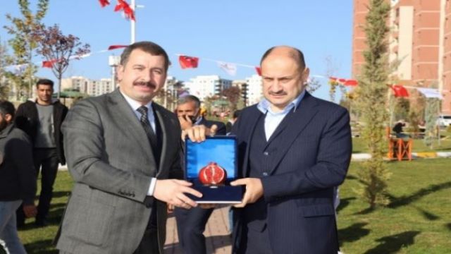 Karaköprü'de Eyüp Cenap Gülpınar Parkı Hizmete Açıldı