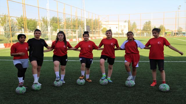 Urfa'da Genç Kızların Futbola İlgisi Artıyor