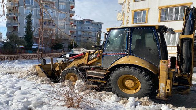 Siverek Belediyesi kar mücadelesini sürdürüyor