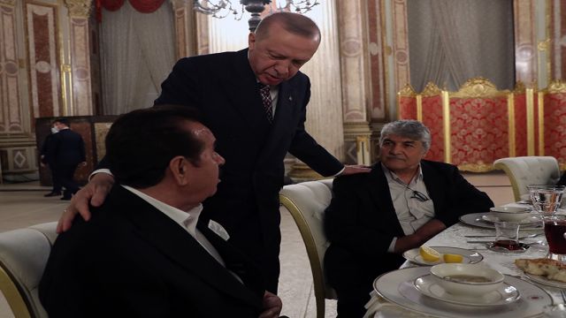 Cumhurbaşkanı Erdoğan Tatlıses ile İftarda Bir Araya Geldi