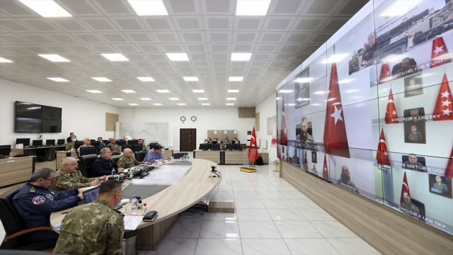 Erdoğan Urfa'daki Akar ve komutanlar ile bayramlaştı