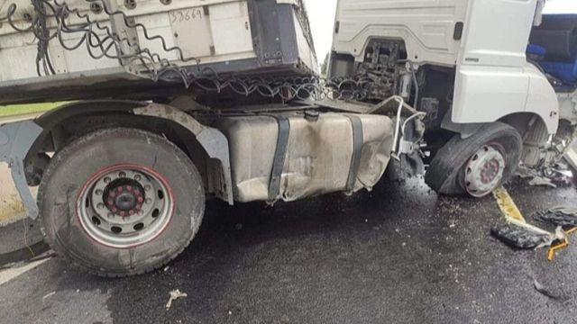 Urfa'da Kaza: TIR Yoldan Çıktı