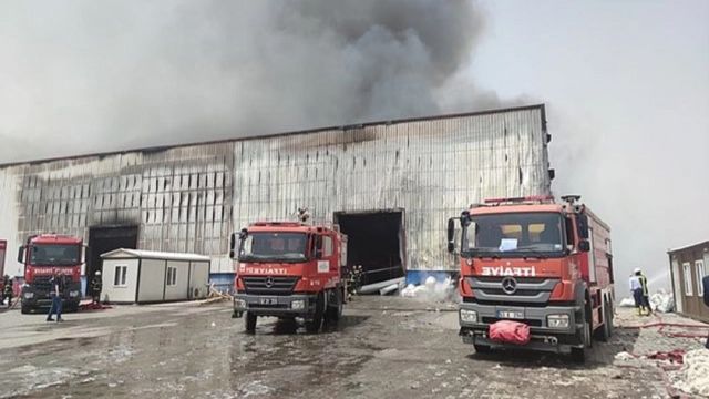 Urfa'da Çırçır fabrikasında yangın!