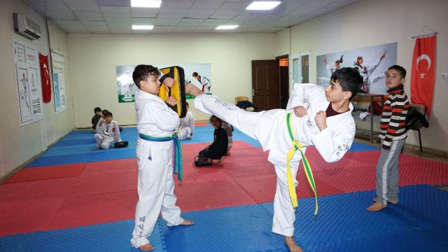 Karakörü’de çocuklar karate ile kendilerini geliştiriyor