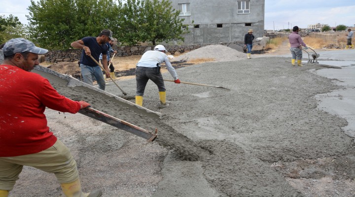 Toplum Refahı projesiyle Üstüntaş mahallesinde beton yol çalışması başlatıldı