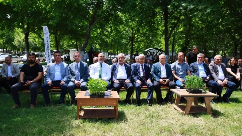 Karaköprü’de Ata Tohumları Dağıtıldı